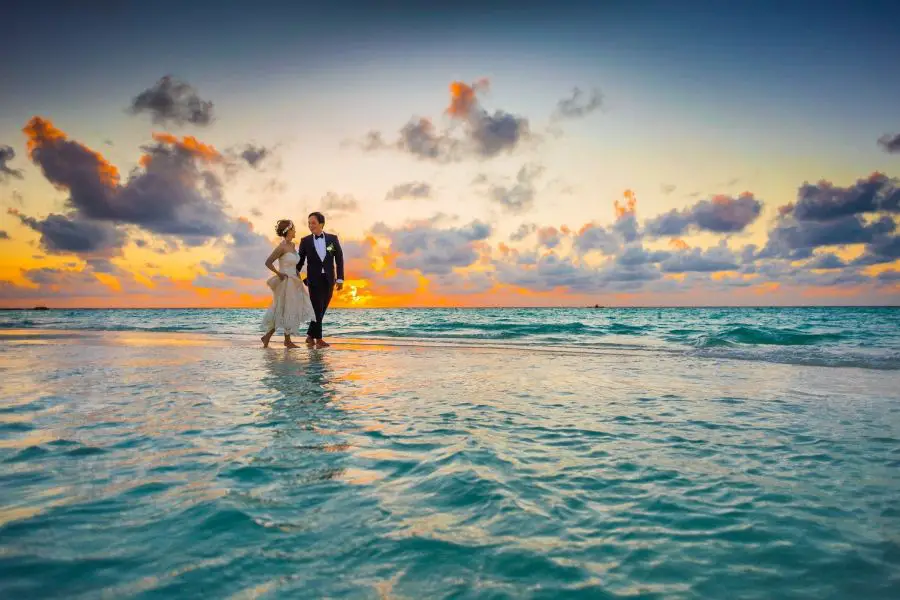 How to Get Married on the Beach – A Guide to Help You Plan Your Special Day