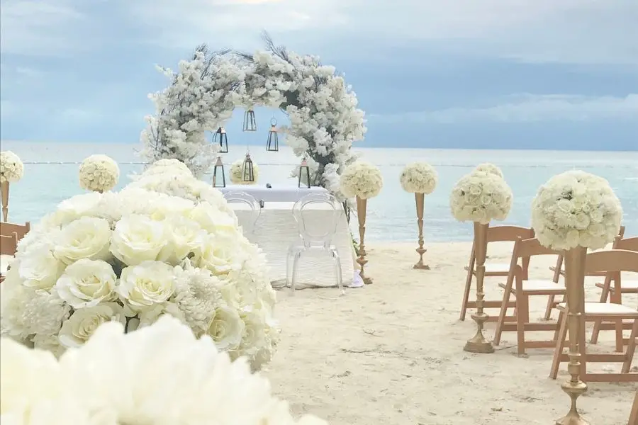 Problems with Having a Beach Wedding: How to Address These Issues